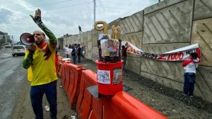 ¡Insólito!.  Celebran 9 años de la no terminación del Puente de Juanchito. Dieron Pastel