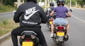 ¡Terrible robo de moto a plena luz del día en Cali!